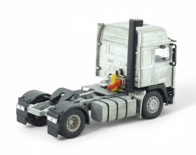 Bausatz Volvo FH12 Globetrotter 4x2 Tekno 87452 im Maßstab 1:50 