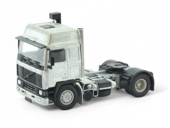 Bausatz Volvo FH12 Globetrotter 4x2 Tekno 87452 im Maßstab 1:50 