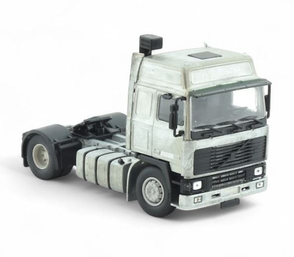 Bausatz Volvo FH12 Globetrotter 4x2 Tekno 87452 im Maßstab 1:50 