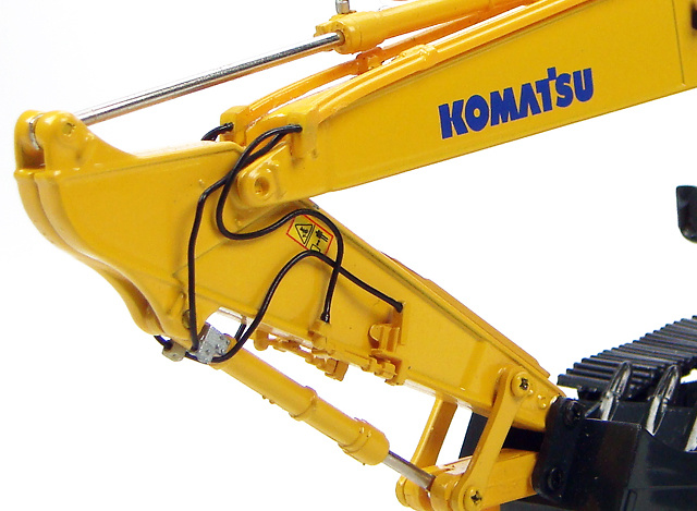 Komatsu PC210 Bagger, Universal Hobbies 1/50 8003 