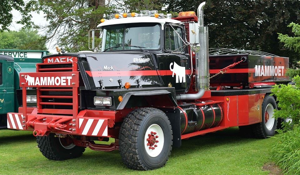 Mack RD800 Mammoet 410311 im Maßstab 1:50 