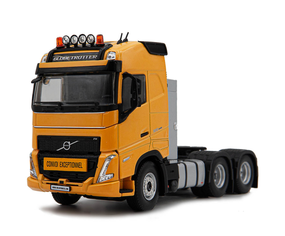 Volvo FH5 Globetrotter + Tieflader mit Rampen - Wsi Models 04-2207 Maßstab 1:50 