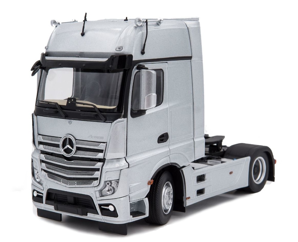 Mercedes Actros Gigaspace Silber Marge Models 1911-03 scale 1/32 